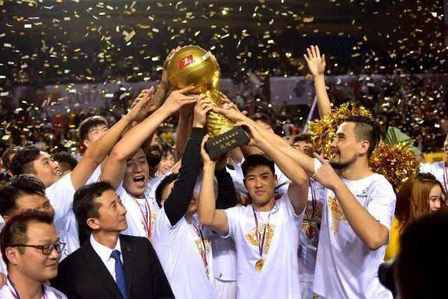 跟队记者：拜仁不太可能与萨内续约 冬窗也不引援